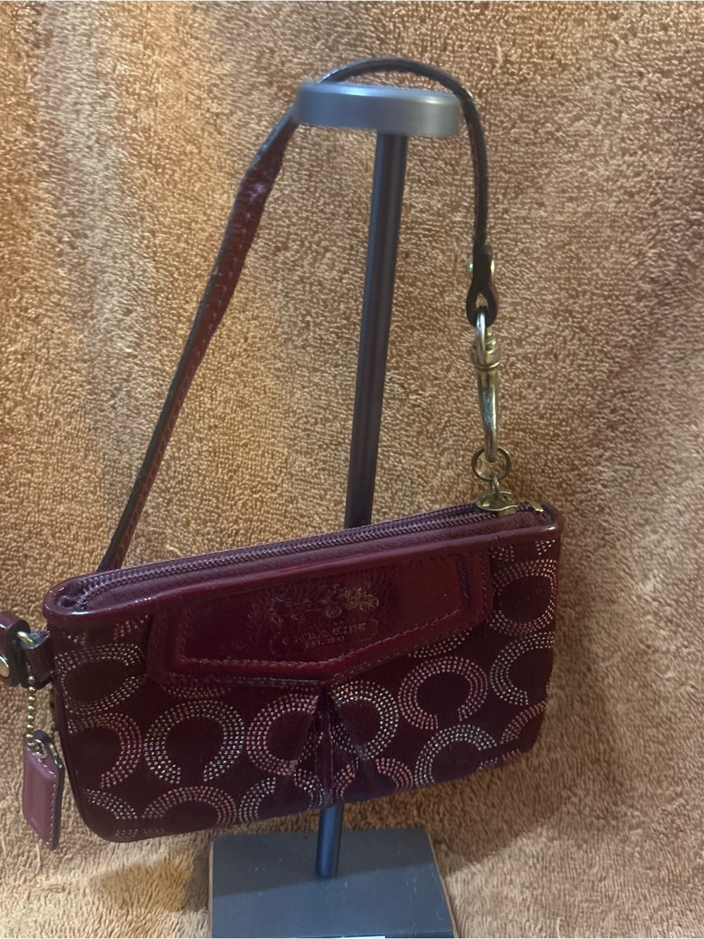 #35 Coach Madison Dotted Art Op Signature Jacquard Wristlet